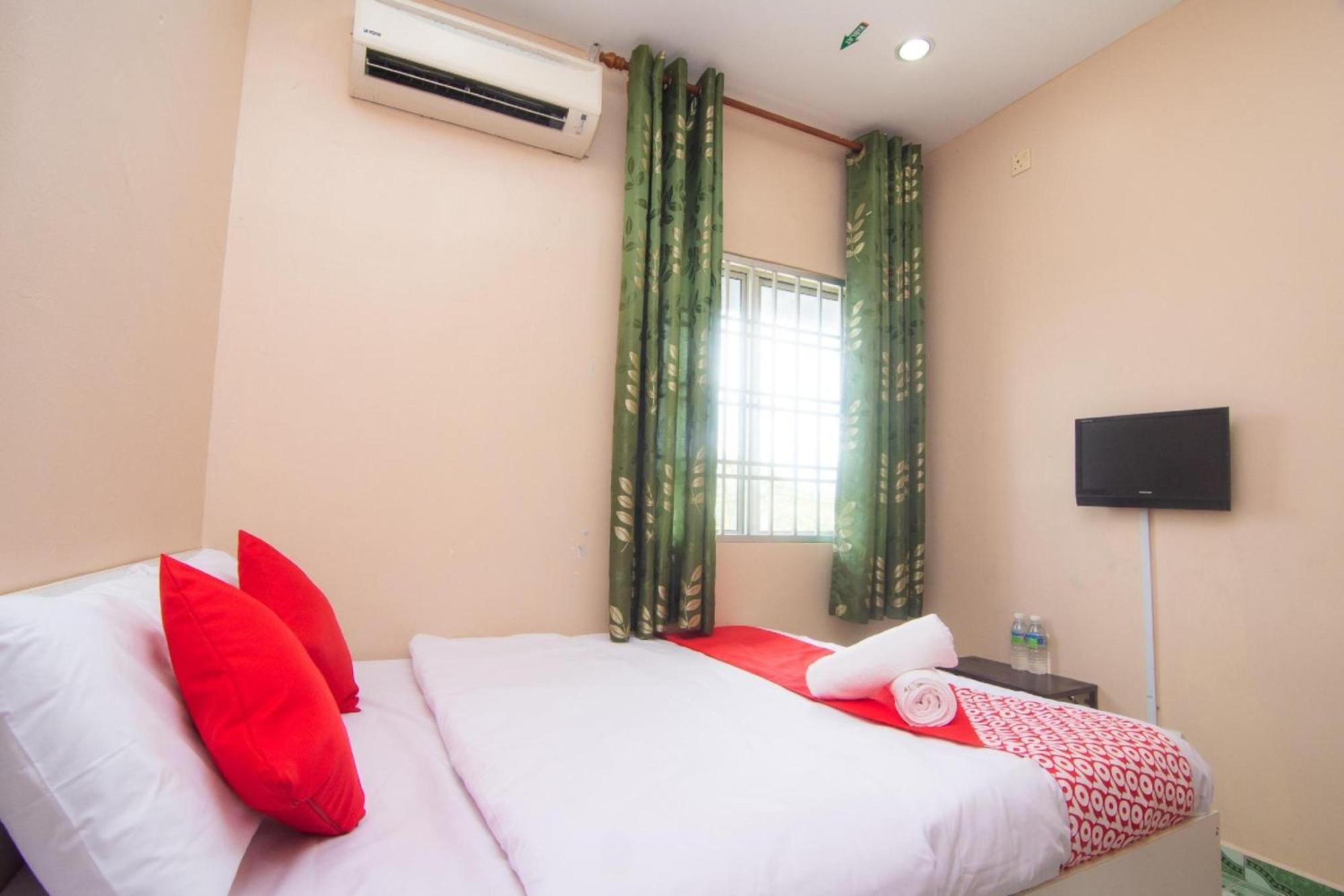 Oyo 1224 Hotel Hajah Rohayah Tanjong Malim Exterior photo